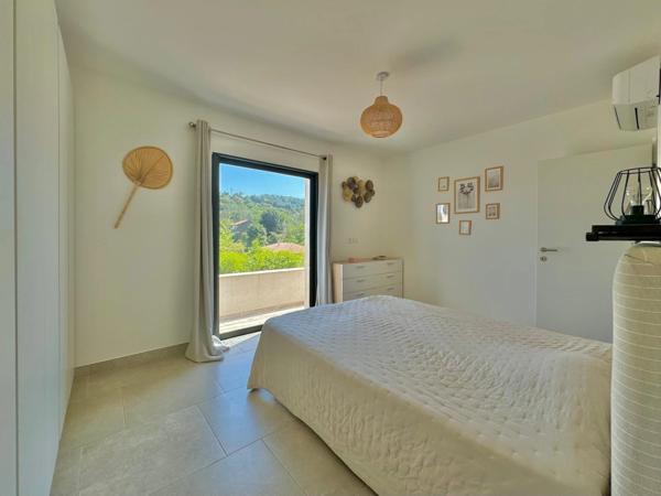 Belle maison contemporaine T4 avec piscine et vue mer