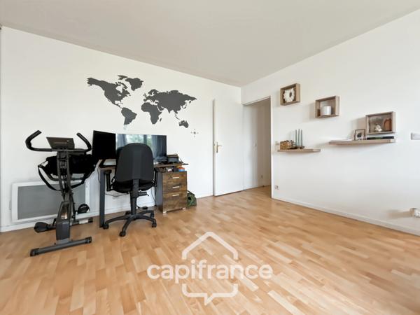 Appartement, en parfait état, à vendre 2 pièces CHELLES (77), rue du Chêne Tordu, avec balcon et parking