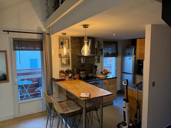 belle appartement complètement rénové, centre ville, proche toutes commodités