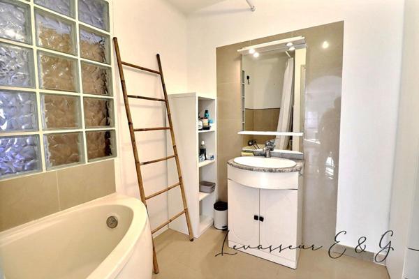 MÉRU CENTRE - APPARTEMENT ENTIÈREMENT RÉNOVÉ 61.64m² - REZ-DE-CHAUSSÉE - 2 STATIONNEMENTS