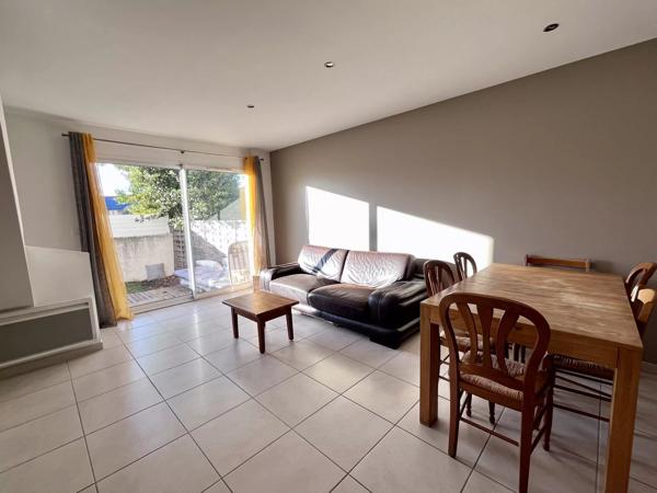 MARGUERITTES - MAISON - DUPLEX - 2 CHAMBRES - GARAGE - PARKING - AUCUN TRAVAUX - CALME