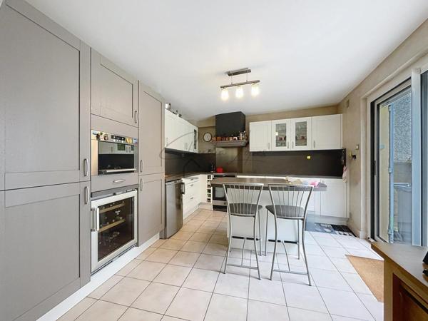 Maison familiale sans travaux, 3 chambres garage et 437 m² de terrain