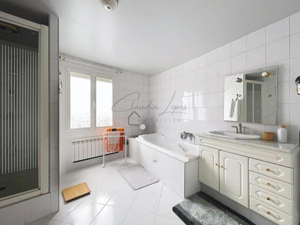 Maison familiale sans travaux, 3 chambres garage et 437 m² de terrain