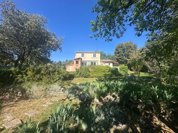 A VENDRE 83470 SAINT MAXIMIN LA SAINTE BAUME MAISON TYPE 5 DE  160M² SUR 1750M² DE JARDIN GARAGE PISCINE