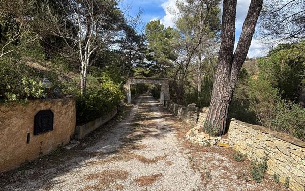Maison à vendre    4 pièces •  Esparron-de-Verdon