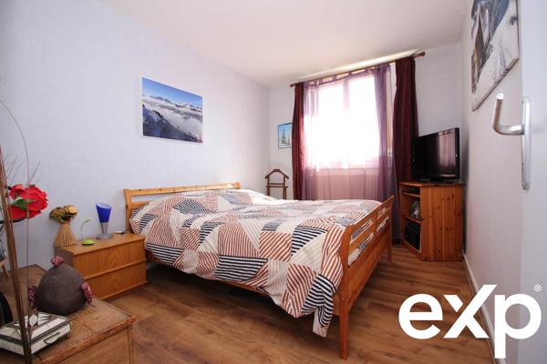 A VENDRE A NEAUPHLE LE CHÂTEAU Appartement 6 pièces 97m2