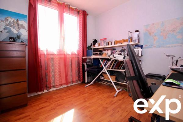 A VENDRE A NEAUPHLE LE CHÂTEAU Appartement 6 pièces 97m2