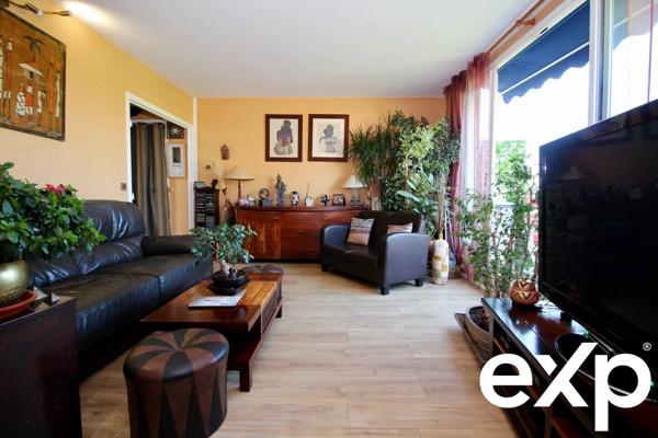 A VENDRE A NEAUPHLE LE CHÂTEAU Appartement 6 pièces 97m2