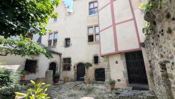 ACHAT-VENTE HYPER CENTRE LAVAL MAISON DE CARACTERE