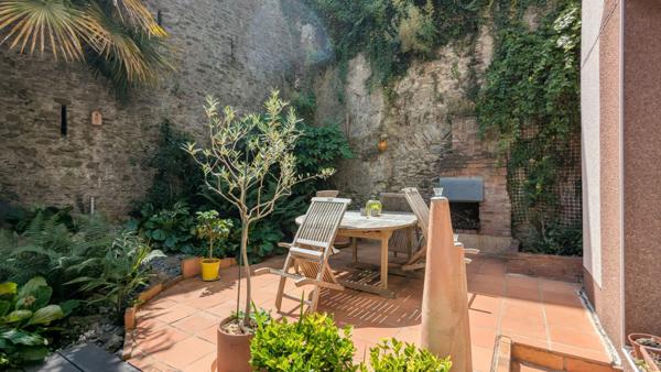 ACHAT-VENTE HYPER CENTRE LAVAL MAISON DE CARACTERE