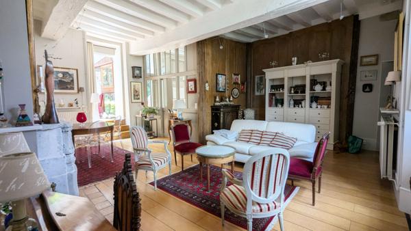 ACHAT-VENTE HYPER CENTRE LAVAL MAISON DE CARACTERE