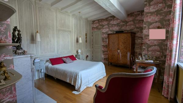 ACHAT-VENTE HYPER CENTRE LAVAL MAISON DE CARACTERE