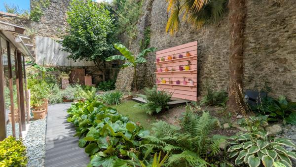 ACHAT-VENTE HYPER CENTRE LAVAL MAISON DE CARACTERE