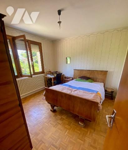 SOUS OFFRE // A vendre maison au calme avec forêt à proximité du centre ville.