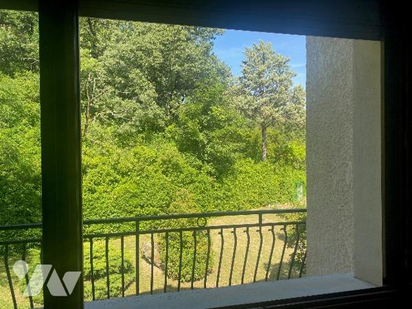 SOUS OFFRE // A vendre maison au calme avec forêt à proximité du centre ville.