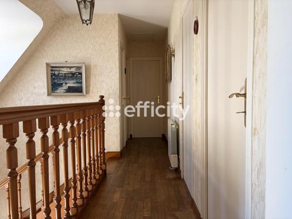 Maison
         7 pièces
        - 145 m² 383 250 € *
