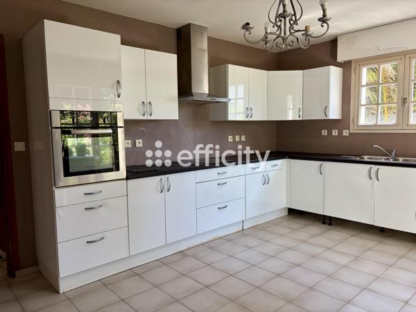 Maison
         7 pièces
        - 145 m² 383 250 € *