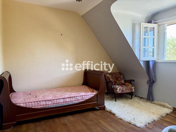 Maison
         7 pièces
        - 145 m² 383 250 € *