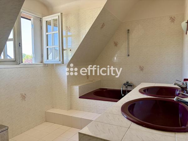 Maison
         7 pièces
        - 145 m² 383 250 € *