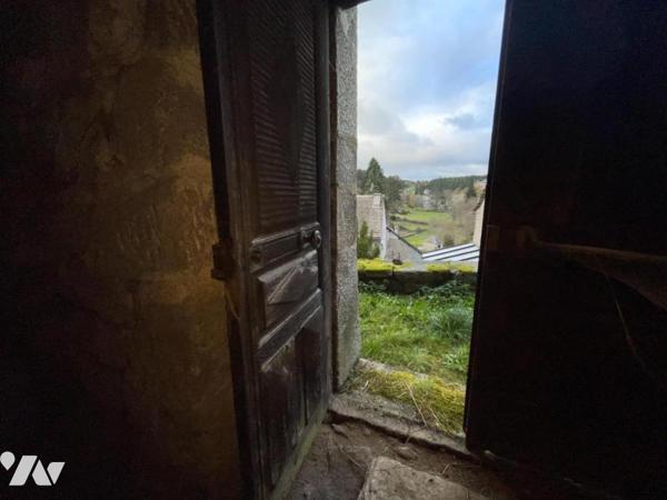 A VENDRE BATIMENT EN PIERRE A SERVERETTE