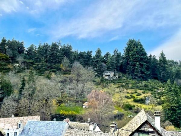 A VENDRE BATIMENT EN PIERRE A SERVERETTE