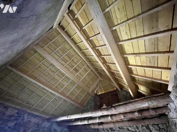 A VENDRE BATIMENT EN PIERRE A SERVERETTE
