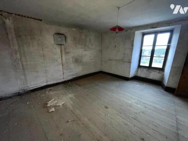 A VENDRE BATIMENT EN PIERRE A SERVERETTE
