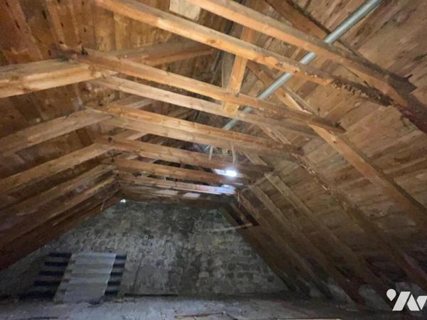 A VENDRE BATIMENT EN PIERRE A SERVERETTE