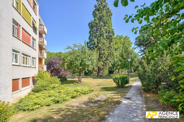 Appartement 4 pièce(s) - Chateau - seine hippodrome 337 000 € **  - Référence  4744