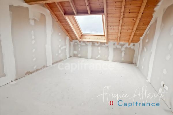 T4 duplex entièrement rénové avec goût – avec prestations de qualité – terrasse et stationnements- SAINT OFFENGE (73)