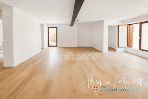 T4 duplex entièrement rénové avec goût – avec prestations de qualité – terrasse et stationnements- SAINT OFFENGE (73)