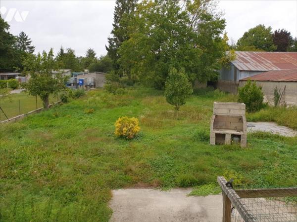 A VENDRE A FERE CHAMPENOISE - MAISON sur sous-sol sur vaste terrain clos