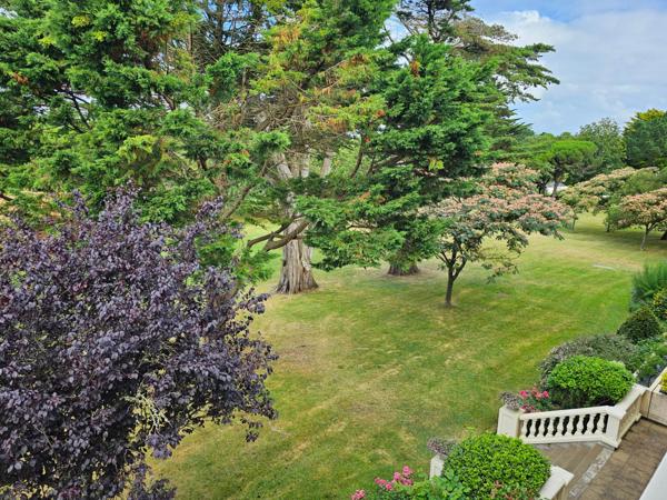 Joli studio dans parc d'exception à deux pas de la mer