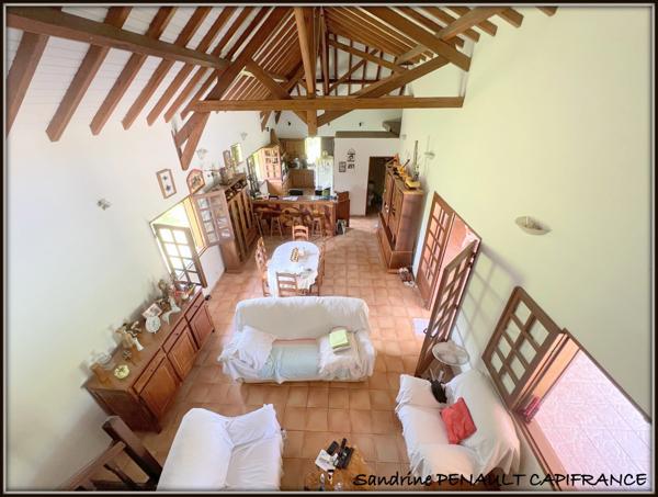 A VENDRE A KOUROU (GUYANE FRANCAISE) UNE SPLENDIDE PROPRIETE - VILLA T4 DE 120 m² - POOL HOUSE - CARBET SUR PILOTIS - SUPERFICIE TERRAIN 2 HECTARES - AU PRIX DE 678 000 €.