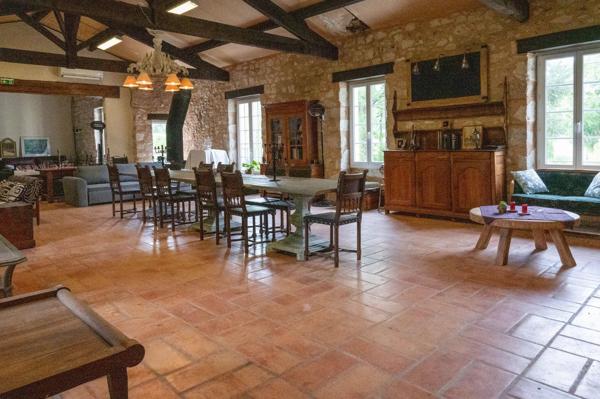 Très  belle bâtisse