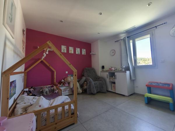 Nébian (34800) Villa T4 en R+1 avec garage et piscine