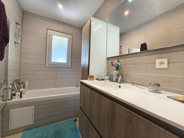 Nébian (34800) Villa T4 en R+1 avec garage et piscine