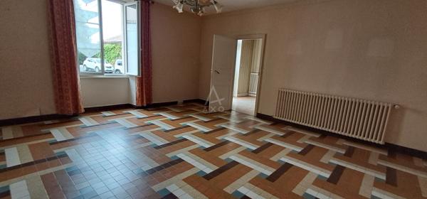 Maison charentaises avec dépendances