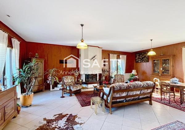 Grande maison familiale à Eysines avec jardin et garage.