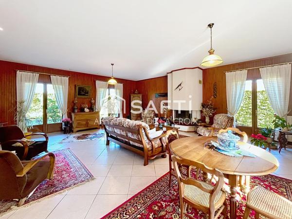 Grande maison familiale à Eysines avec jardin et garage.