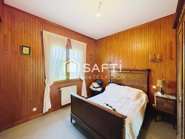 Grande maison familiale à Eysines avec jardin et garage.