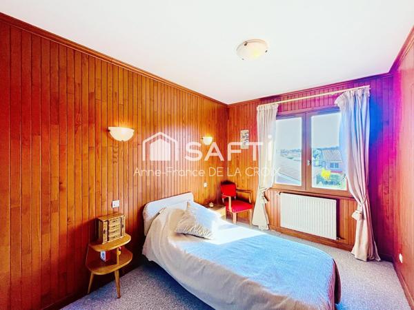 Grande maison familiale à Eysines avec jardin et garage.