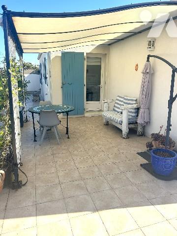 Dans lieu calme et non isolé, jolie maison récente de plain-pied avec garage et jardin clos