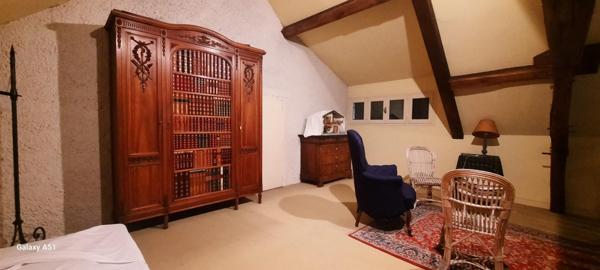 Propriété de caractère entièrement clos de murs.