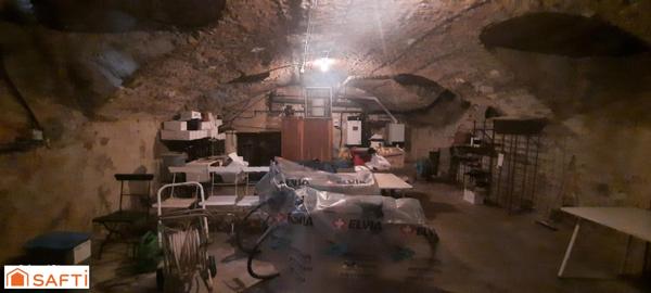 Propriété de caractère entièrement clos de murs.