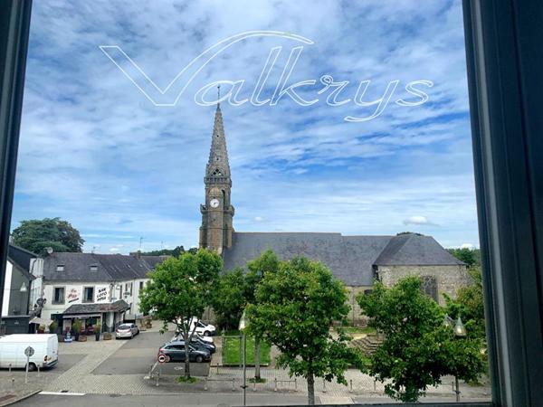 Immeuble mixte de caractère place centrale à Bannalec - investissement rentable