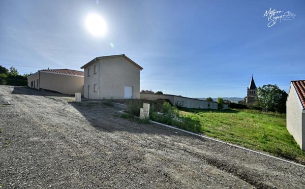 Terrain constructible dans un village convivial