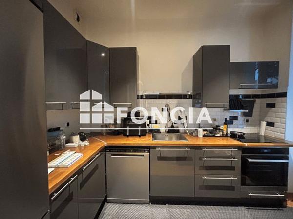 Location Appartement 3 pièces 72.32 m² - 18 RUE DE LA PENTHIEVRE Paris 75008