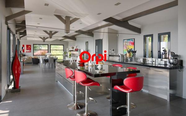 Maison à vendre    9 pièces • 382 m2 Saint-Cyr-au-Mont-d'Or