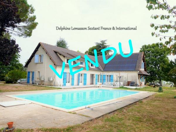 Grande maison familiale  avec piscine située à 3mns du centre d'un village